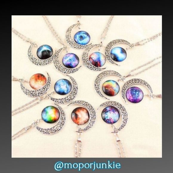 Crescent moon galaxy necklace purple/blue - Picture 6 of 6